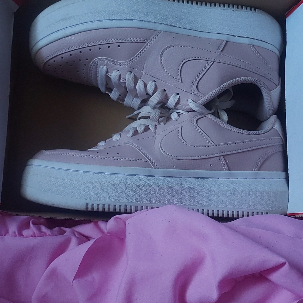 Nike Women's Soft Pink Sneakers